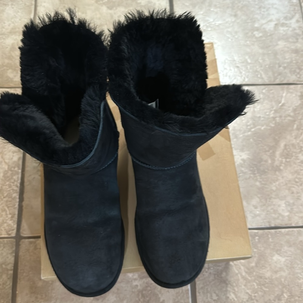 Ugg Bailey Button - image 4